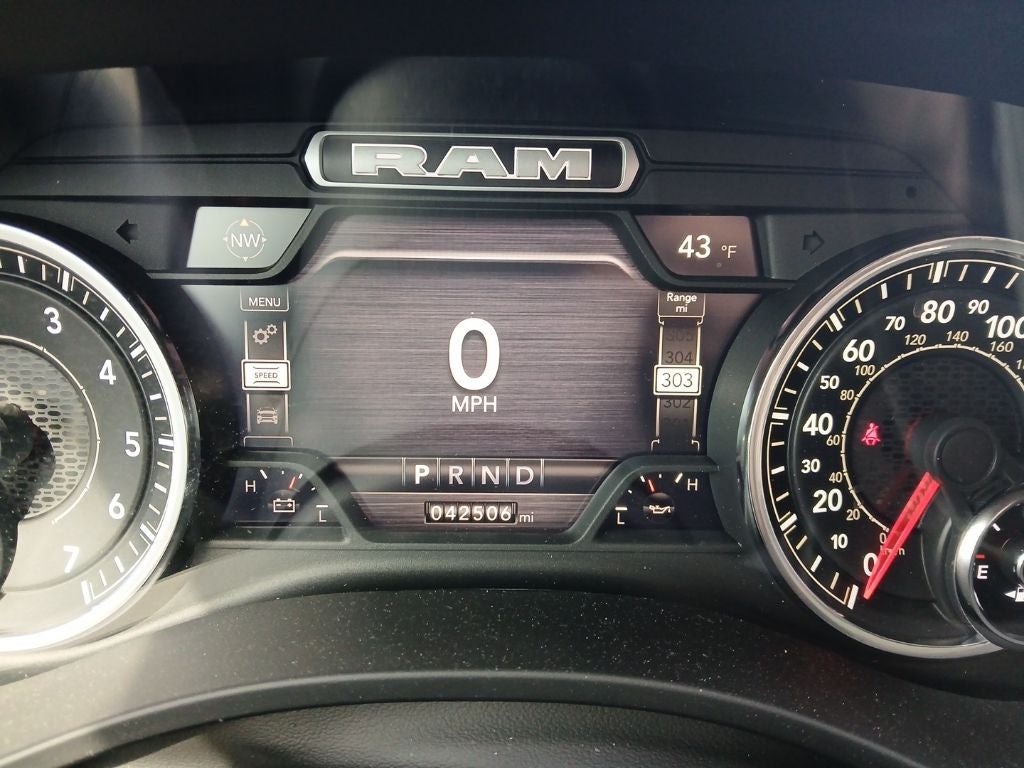 2023 RAM 1500 Laramie Crew Cab 4x4 5'7' Box