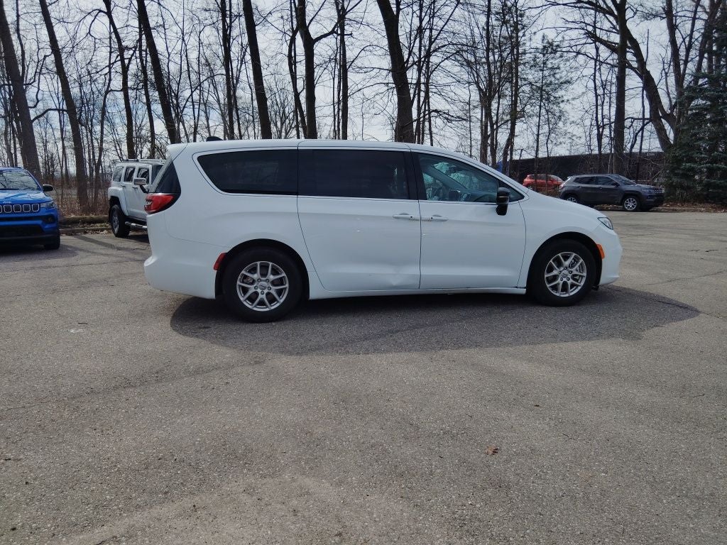 2024 Chrysler Pacifica Touring L