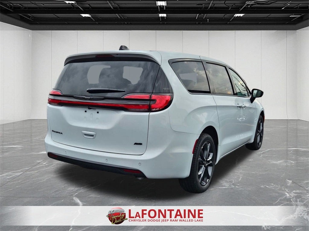 2026 Chrysler Pacifica PACIFICA SELECT AWD
