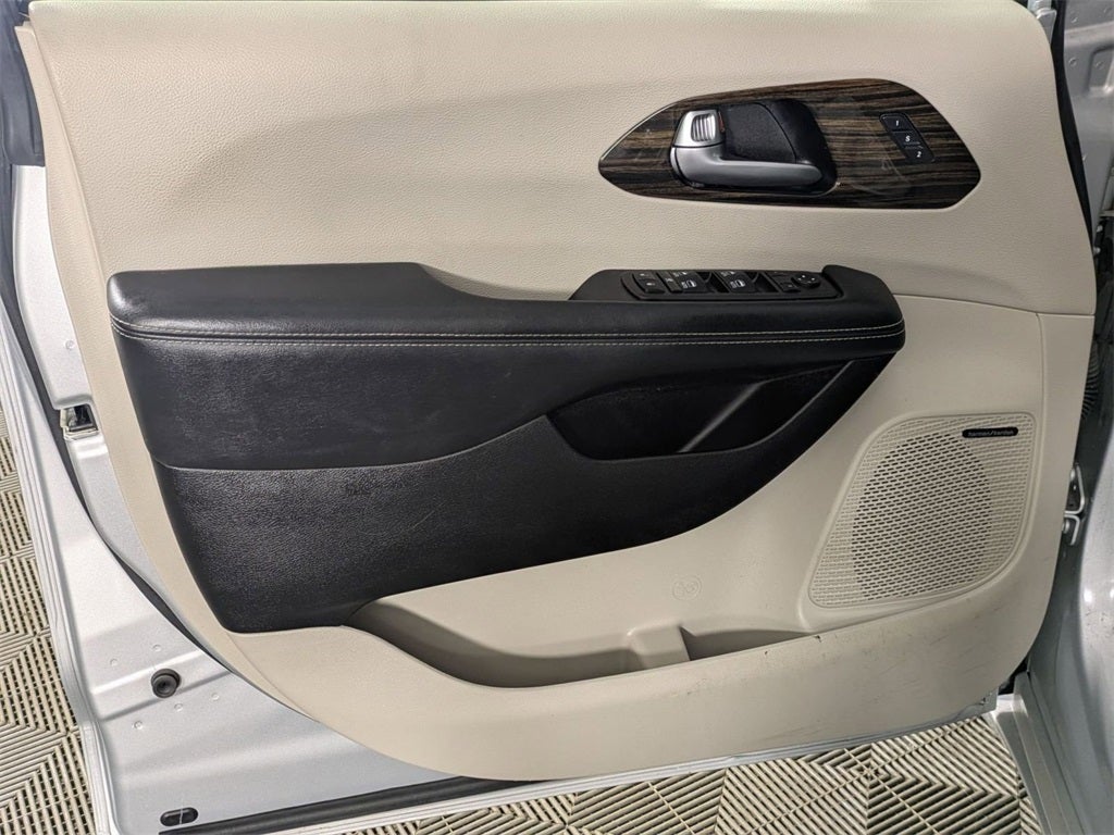 2022 Chrysler Pacifica Limited AWD