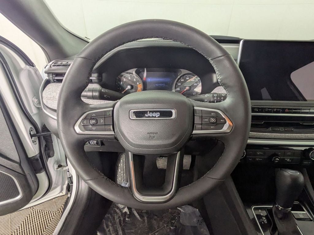 2023 Jeep Compass Latitude Lux FWD