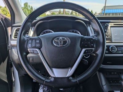 2017 Toyota Highlander SE