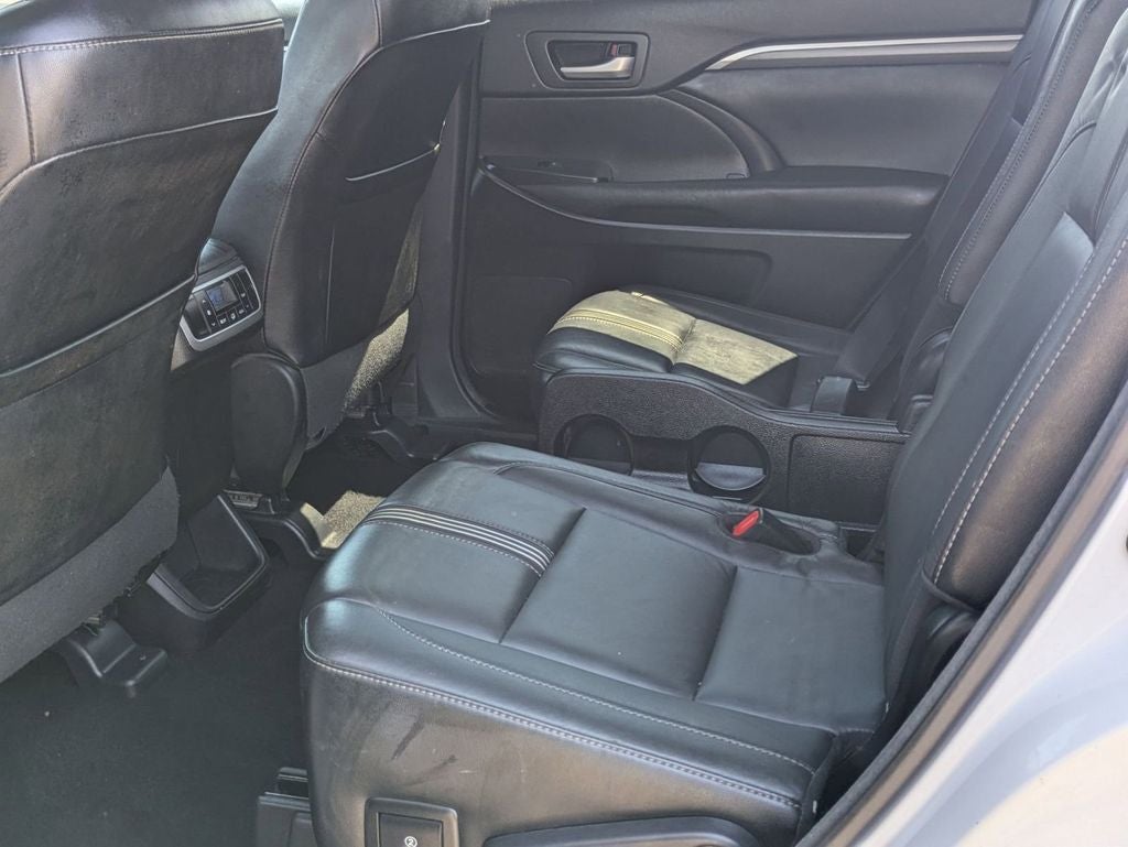 2017 Toyota Highlander SE