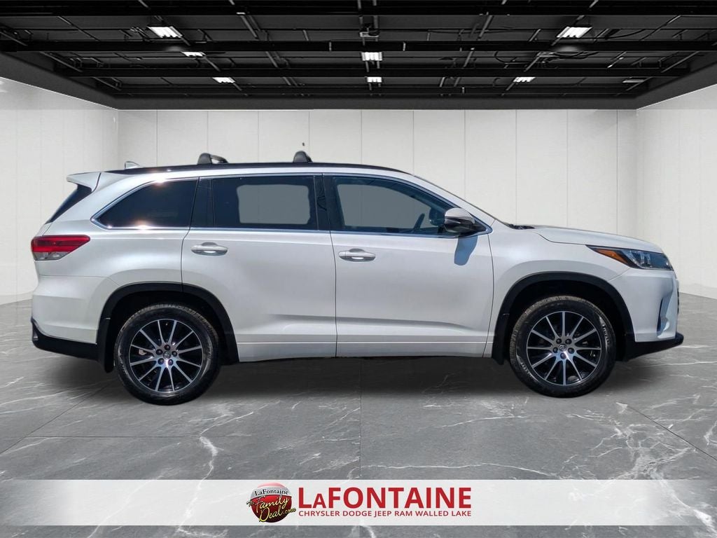 2017 Toyota Highlander SE