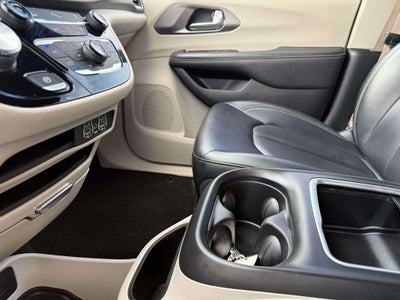 2023 Chrysler Pacifica Hybrid Touring L