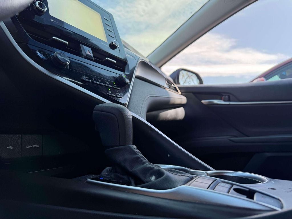 2022 Toyota Camry Hybrid LE