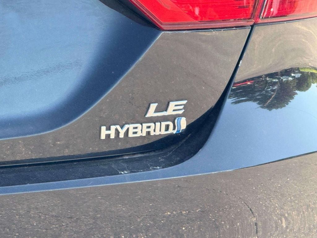 2022 Toyota Camry Hybrid LE