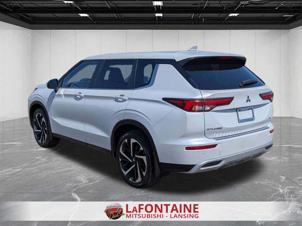 2023 Mitsubishi Outlander SE Black Edition