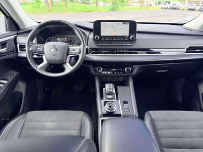 2024 Mitsubishi Outlander SE