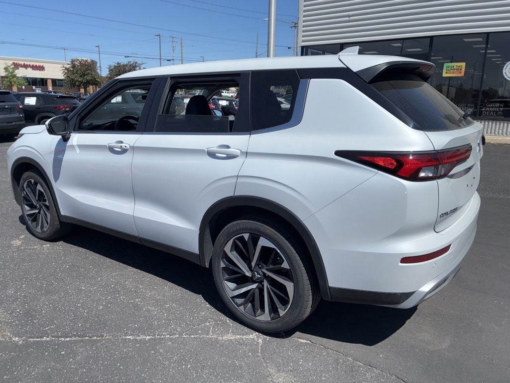 2024 Mitsubishi Outlander SE