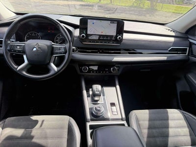 2024 Mitsubishi Outlander SE