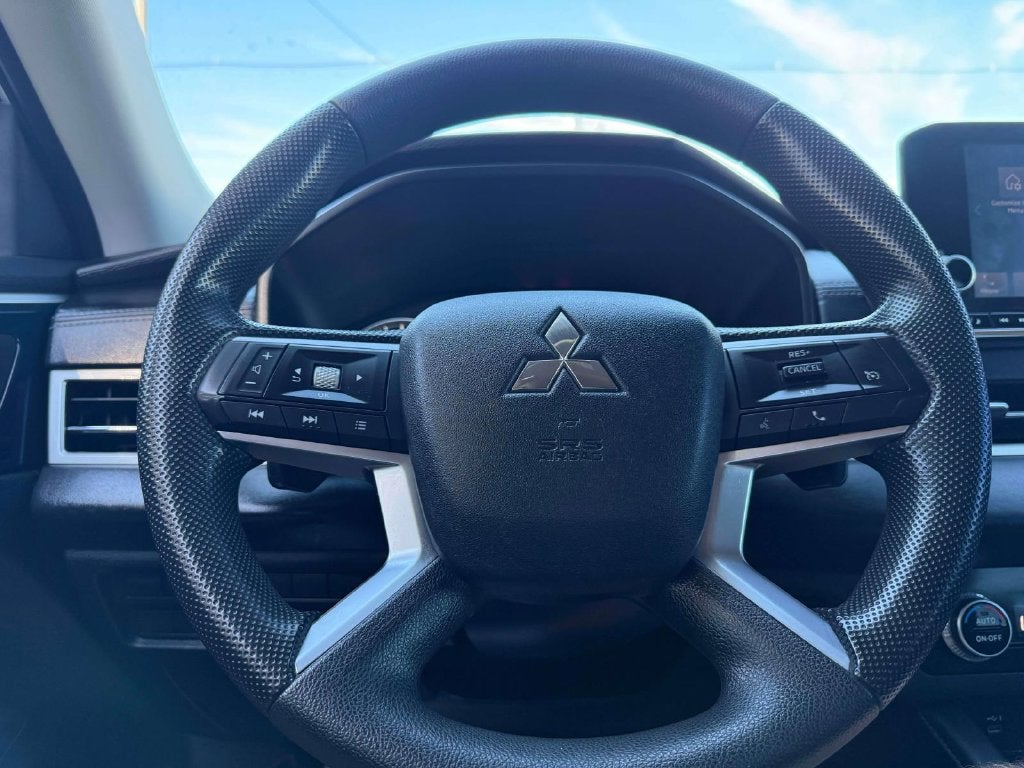 2022 Mitsubishi Outlander ES