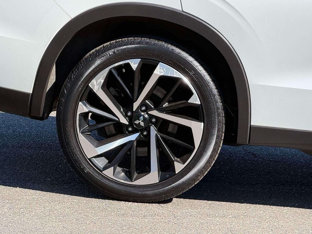2022 Mitsubishi Outlander ES
