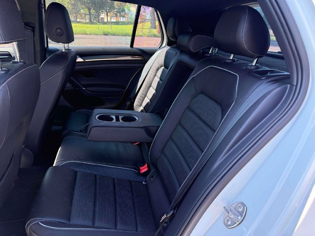 2019 Volkswagen Golf R DCC & Navigation 4Motion