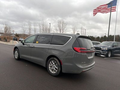 2025 Chrysler Pacifica Select