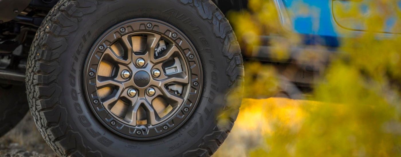 Close up of the rim and tire on a 2026 Jeep Wrangler
