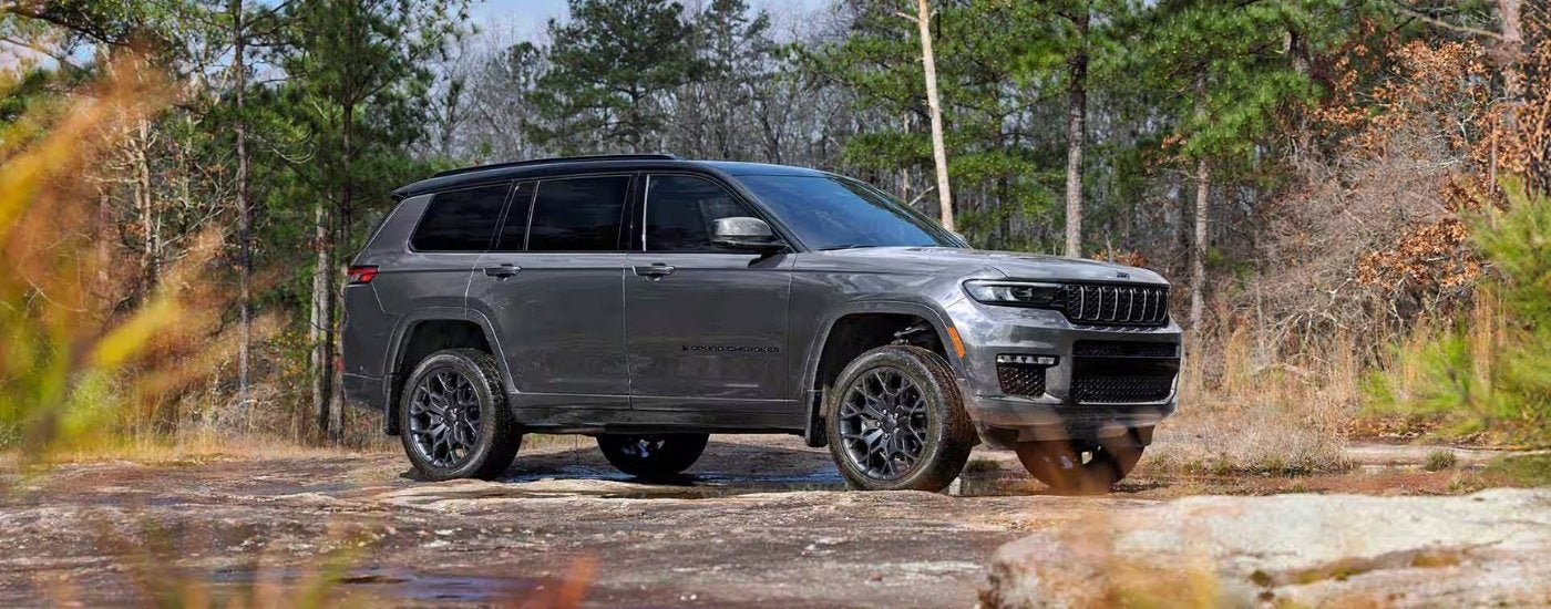 A grey 2025 Jeep Grand Cherokee from the side.